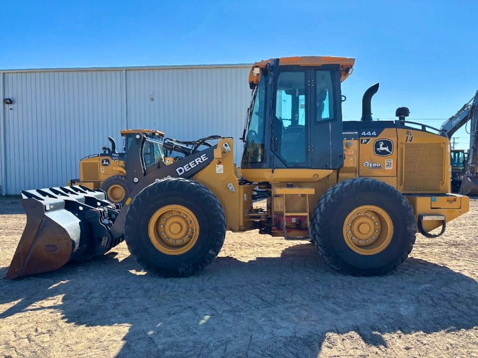 John Deere 444P