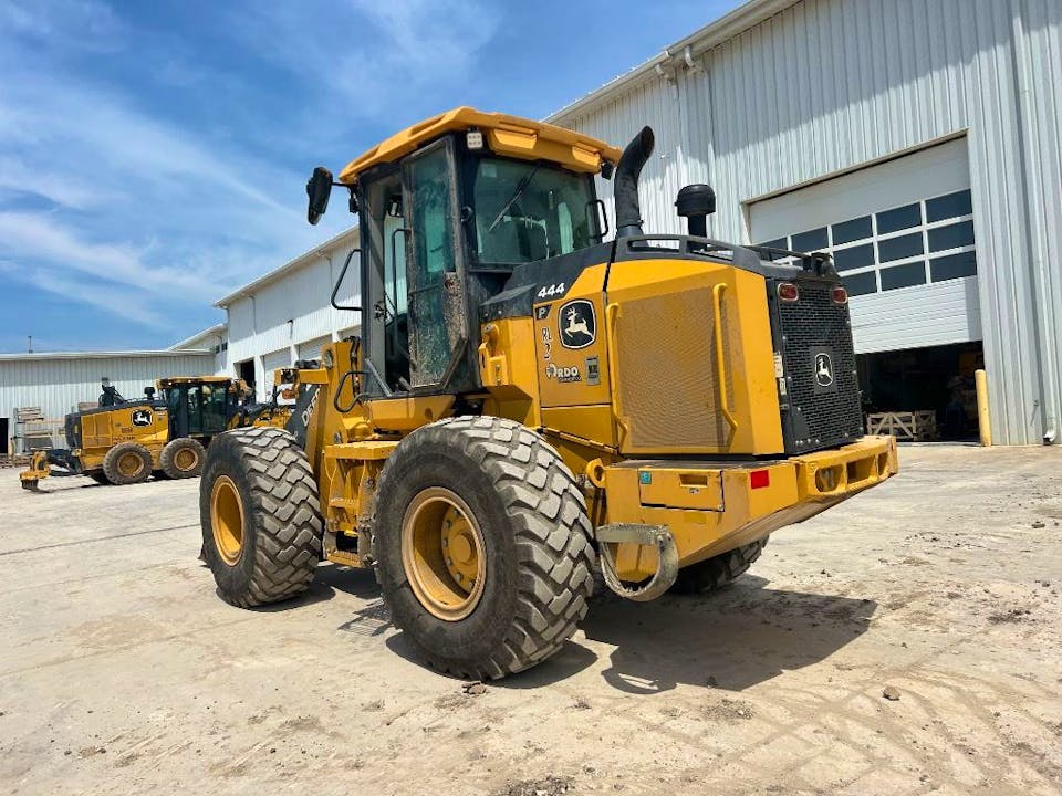 John Deere 444P