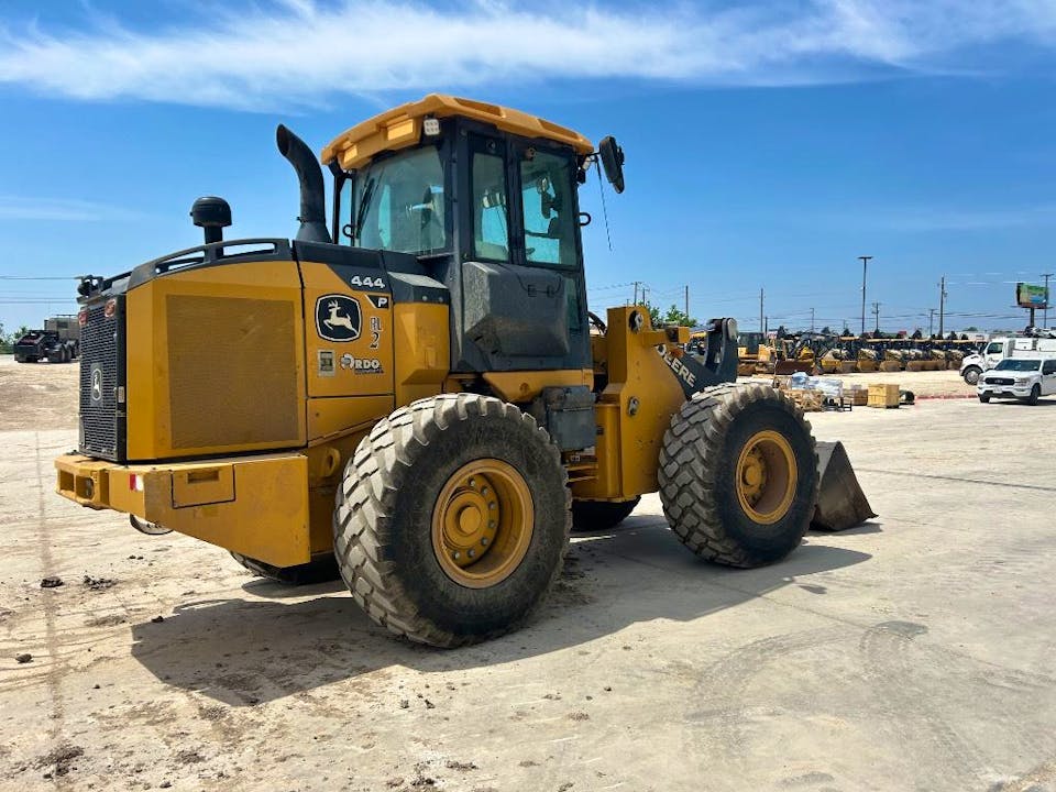 John Deere 444P