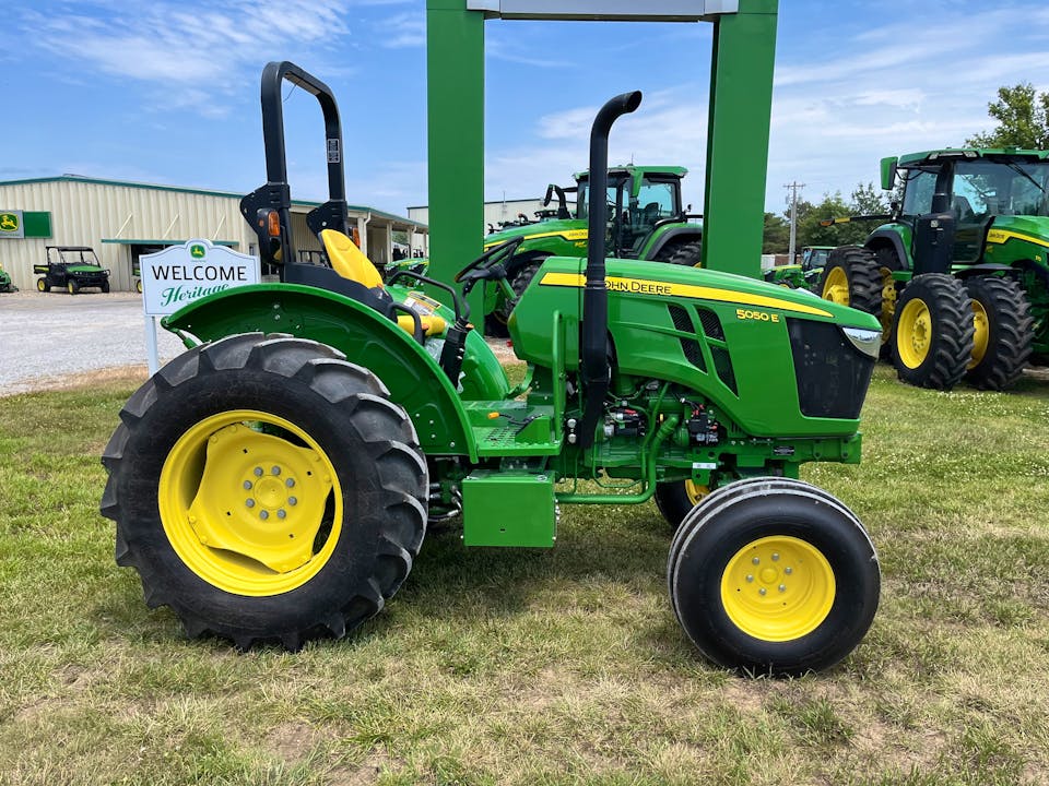 John Deere 5050E
