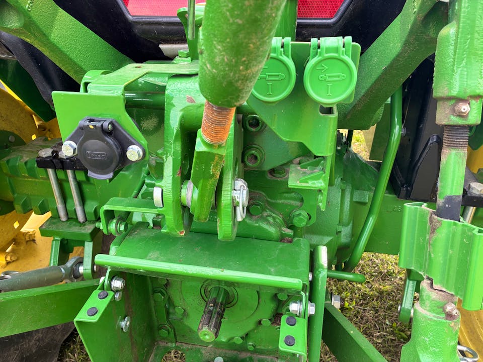 John Deere 5050E
