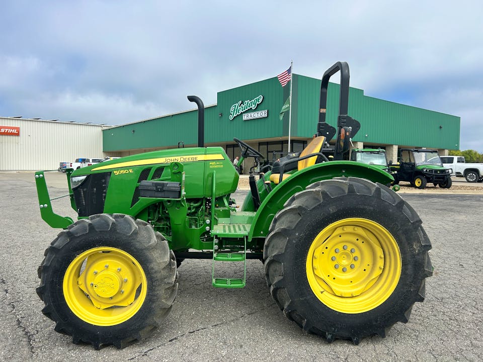 John Deere 5050E
