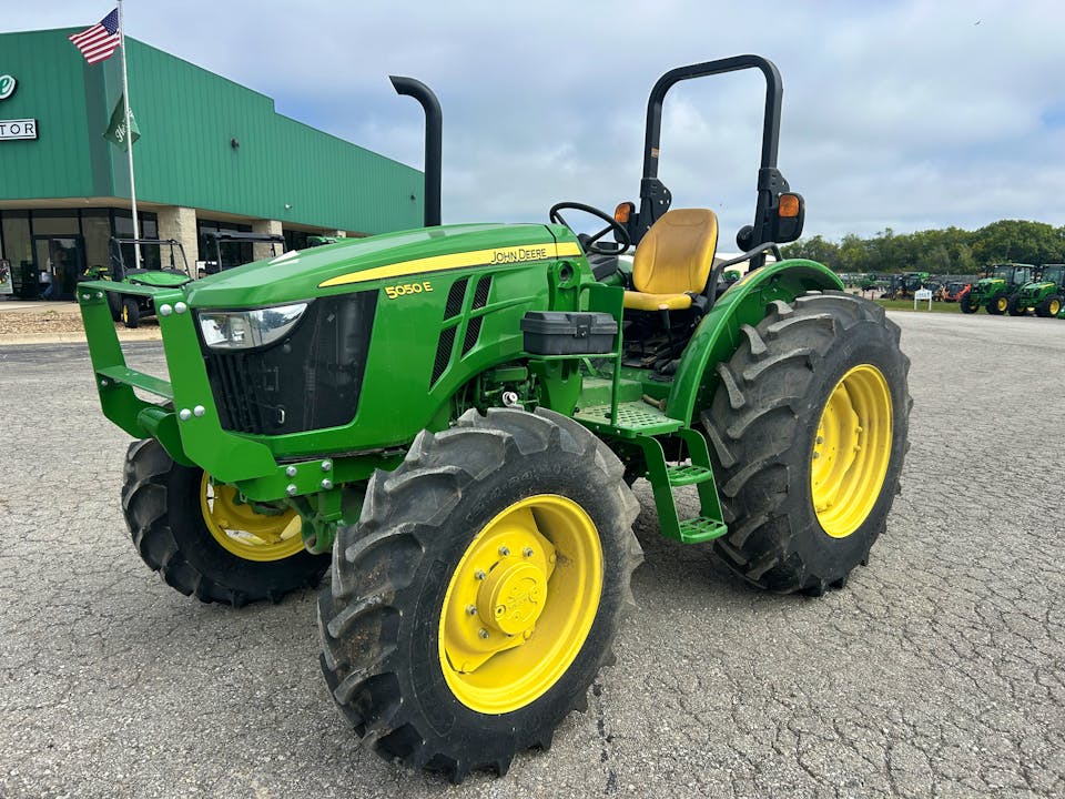 John Deere 5050E