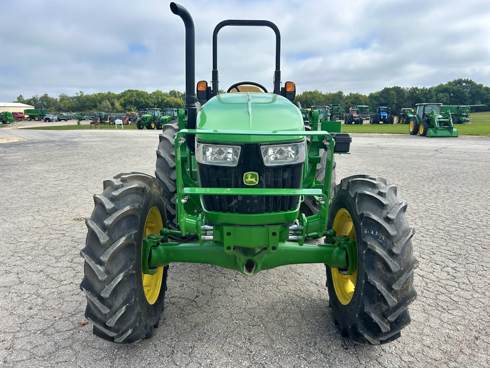 John Deere 5050E