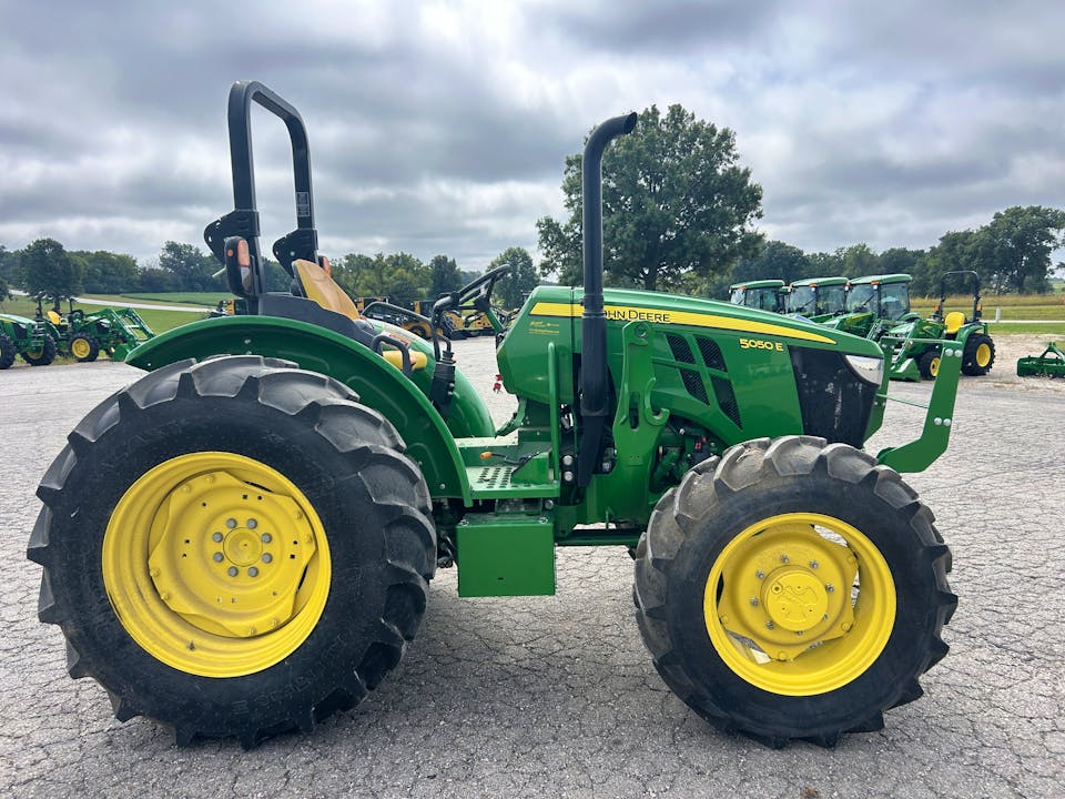 John Deere 5050E