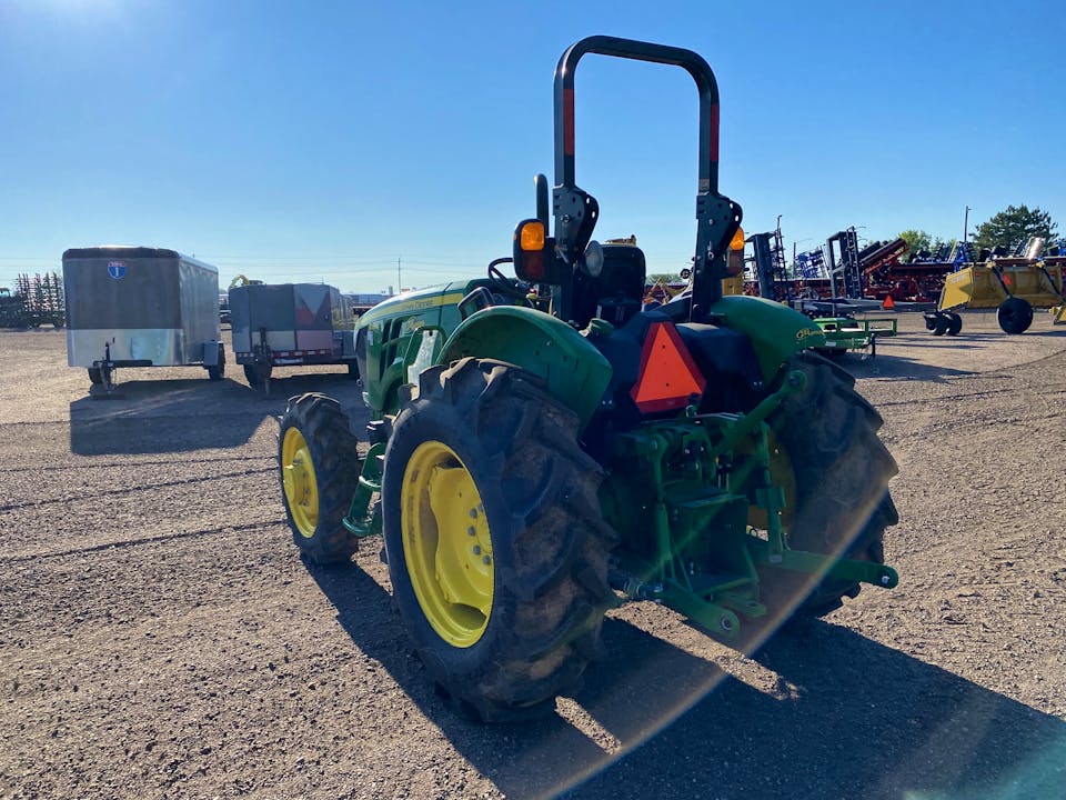John Deere 5050E