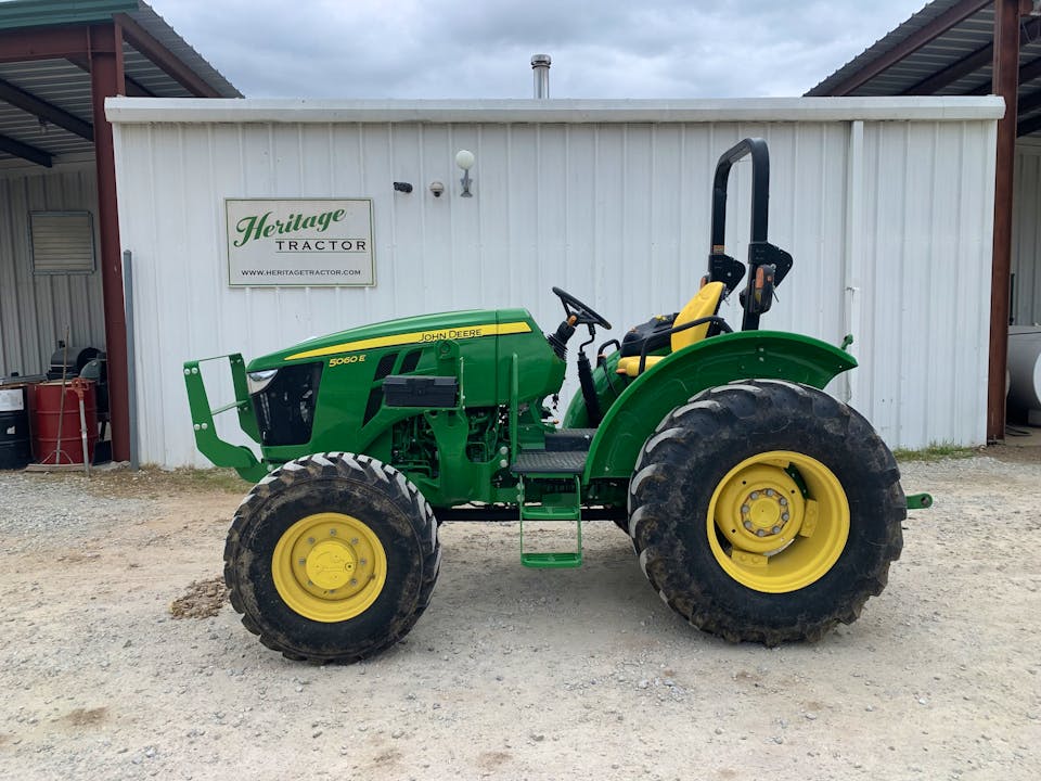 John Deere 5060E