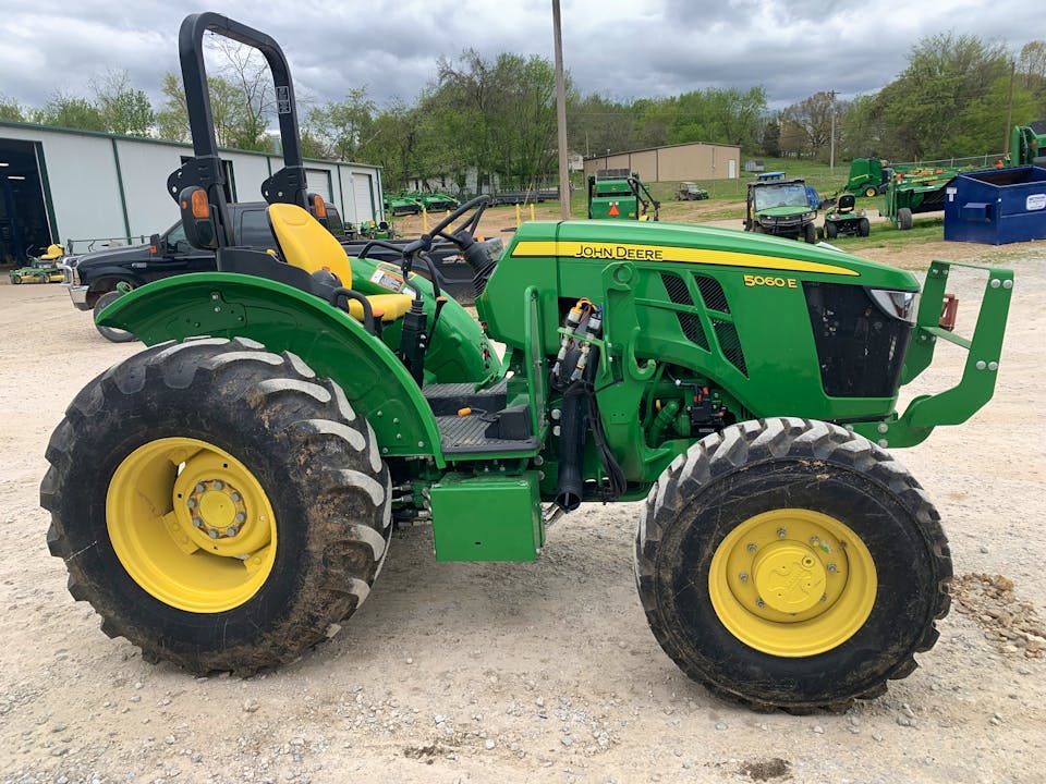 John Deere 5060E