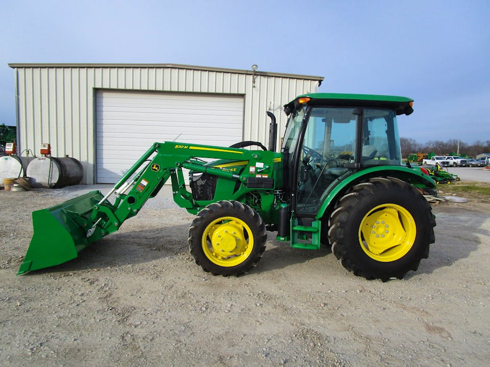 John Deere 5065E