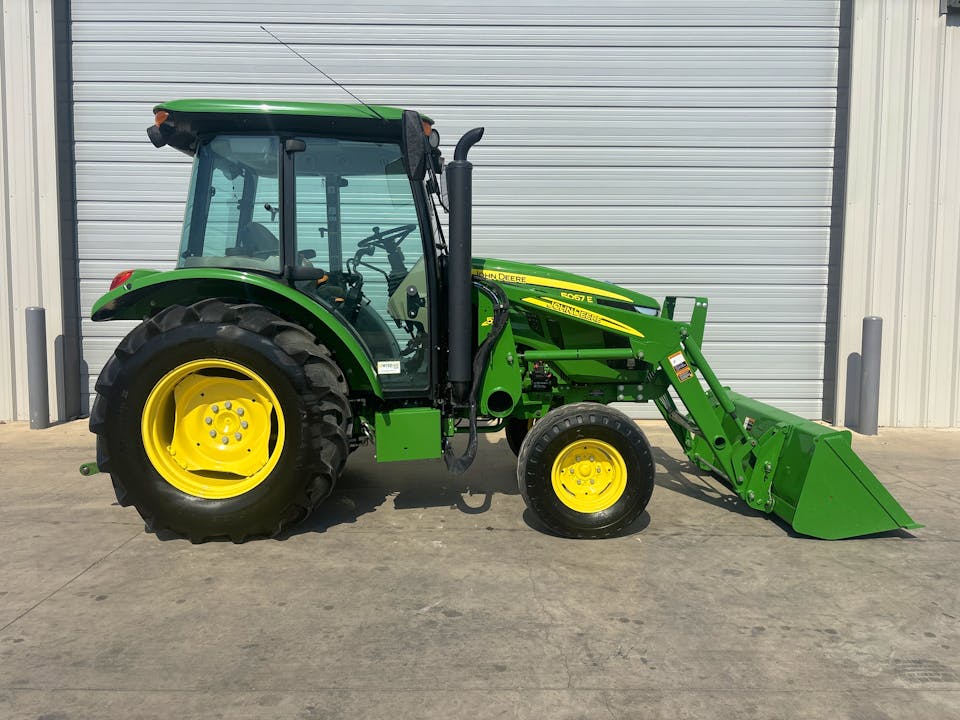 John Deere 5067E
