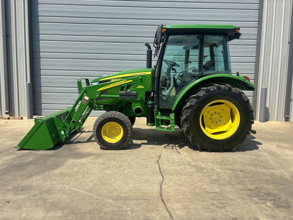 John Deere 5067E