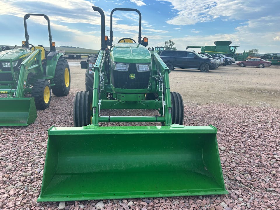 John Deere 5067E