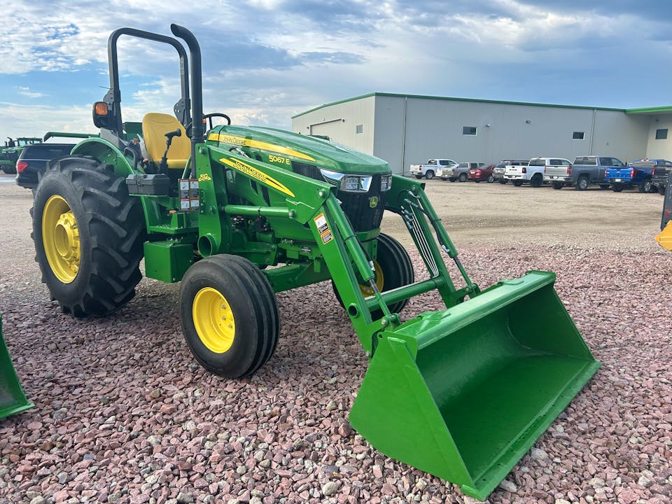 John Deere 5067E