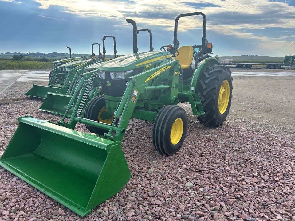 John Deere 5067E