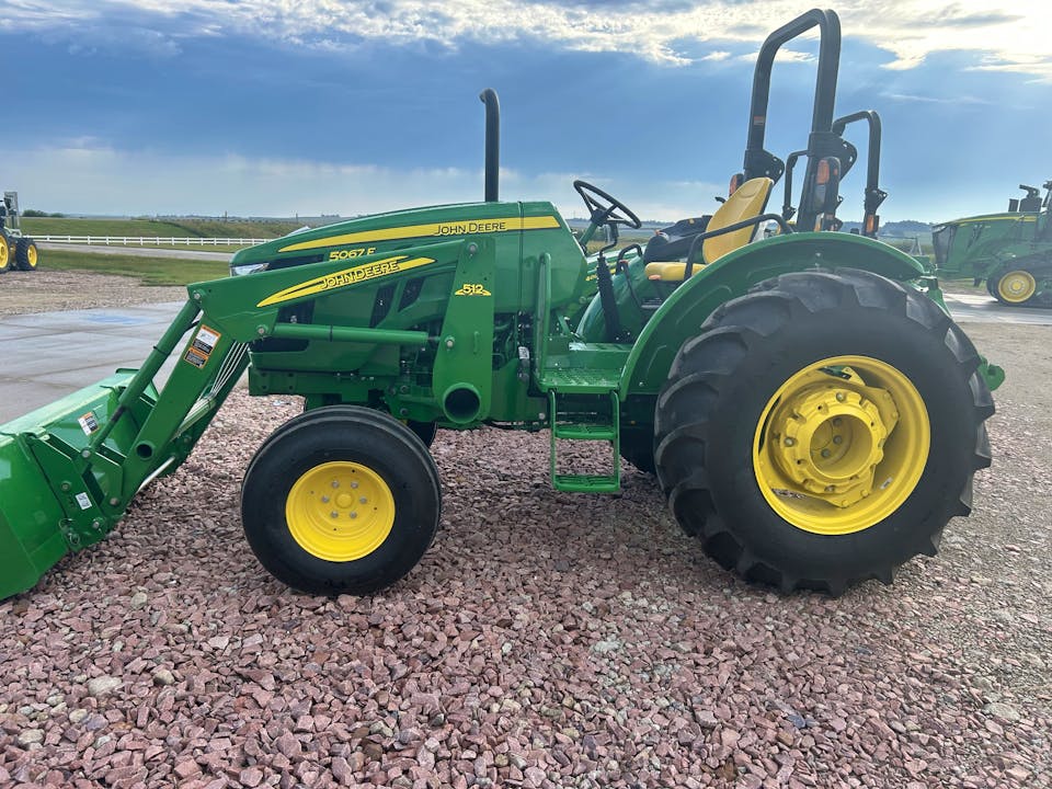 John Deere 5067E