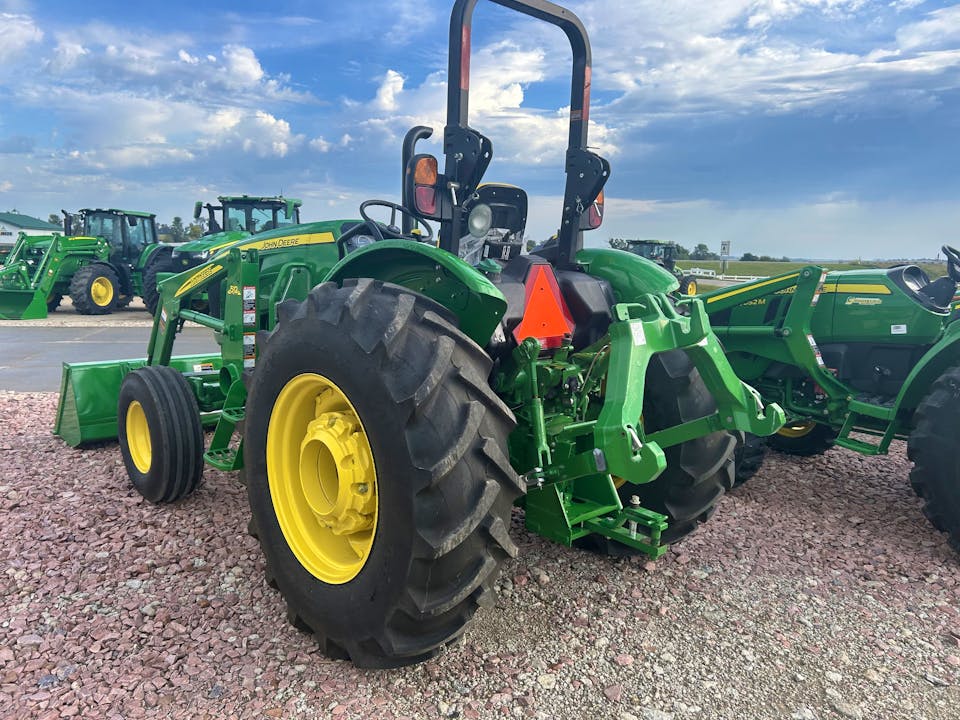John Deere 5067E