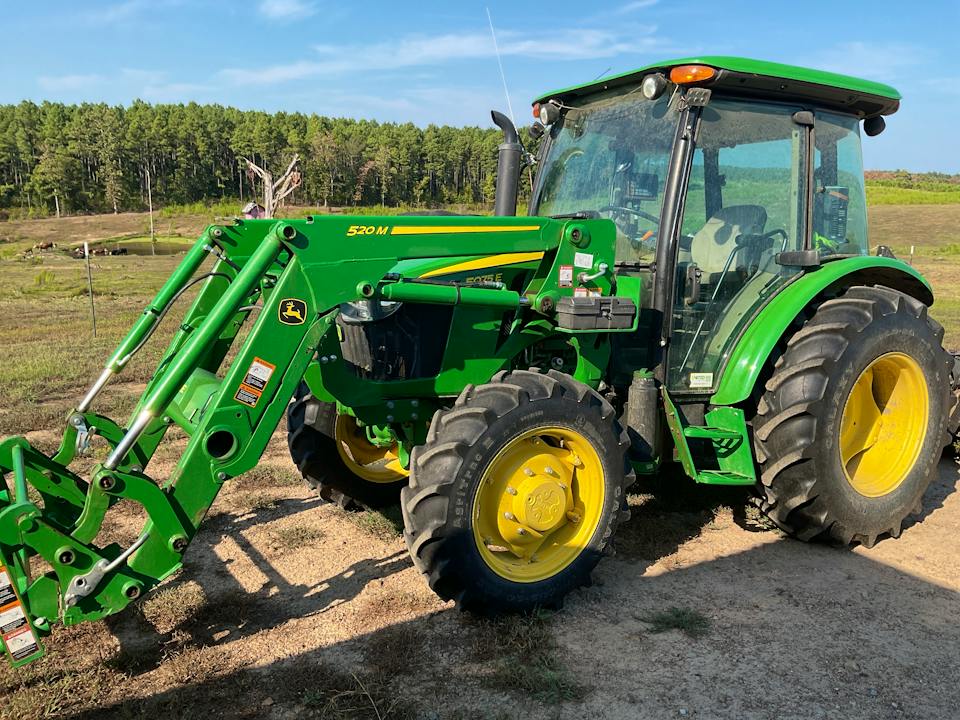John Deere 5075E