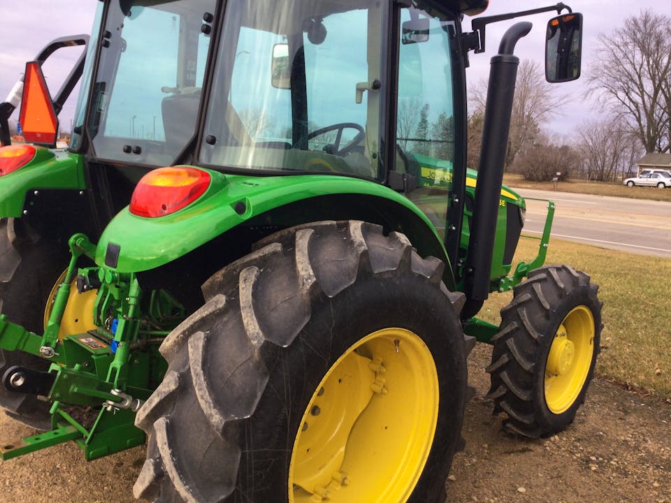 John Deere 5075E