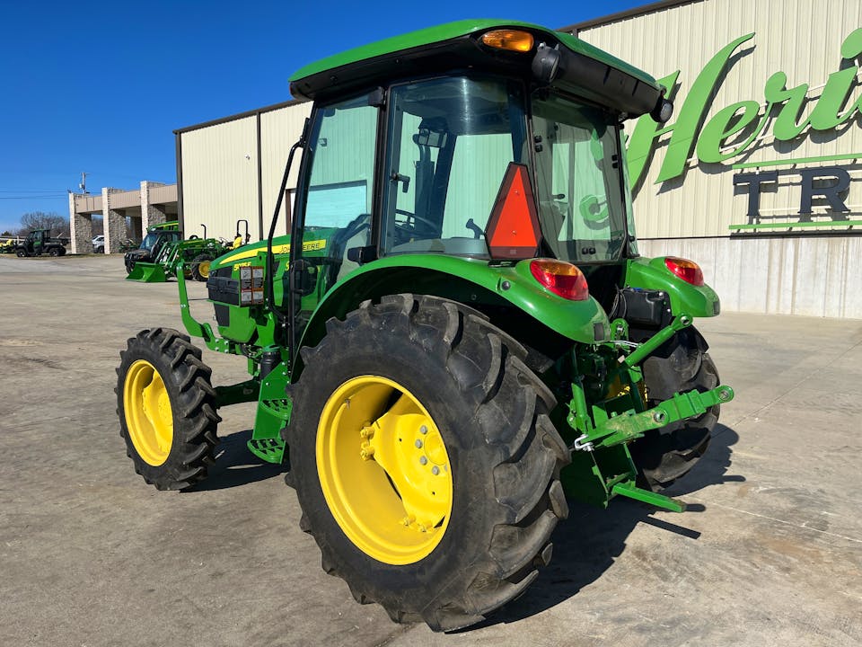 John Deere 5075E