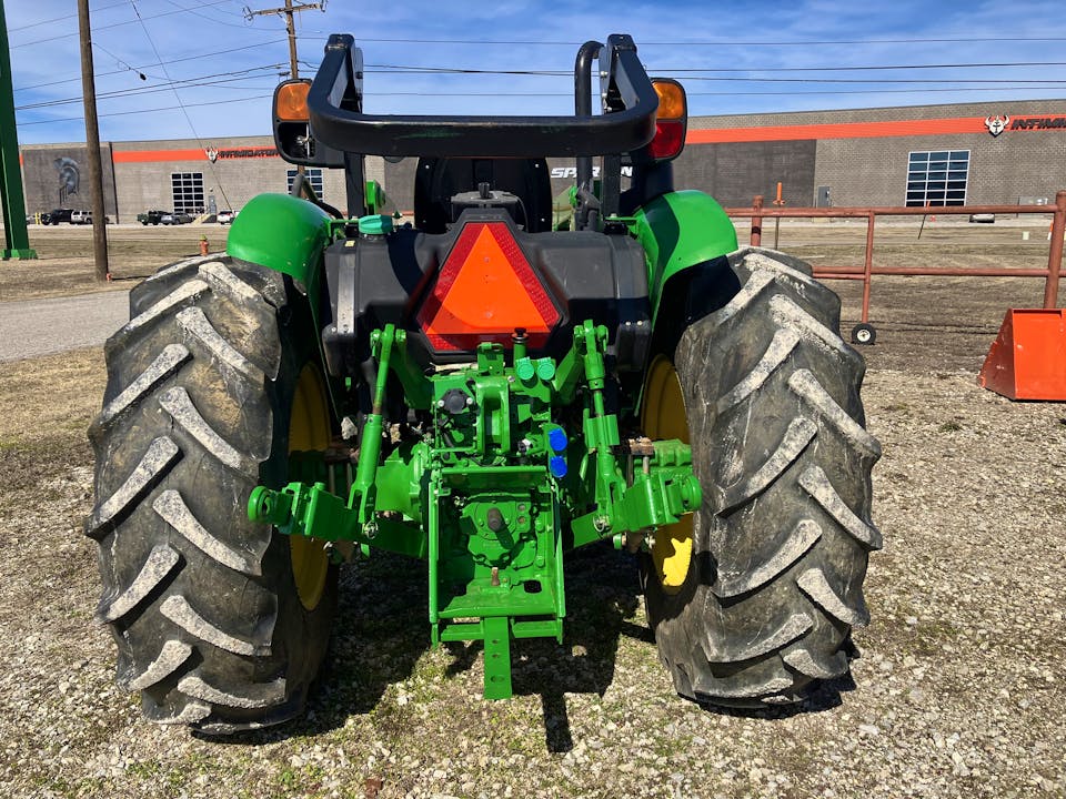 John Deere 5075E