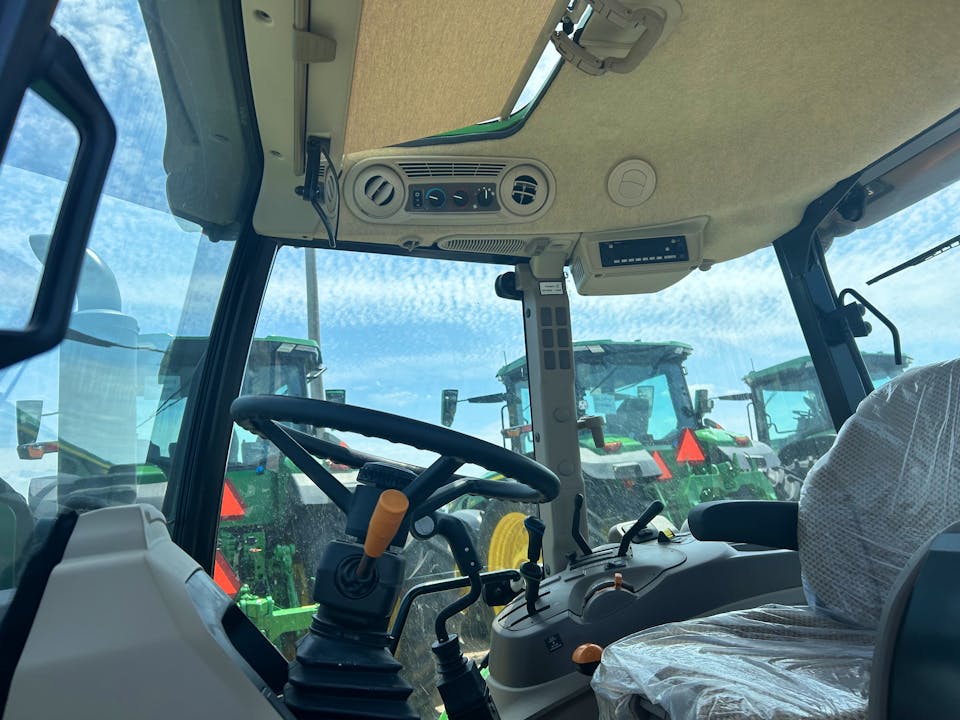 John Deere 5075E