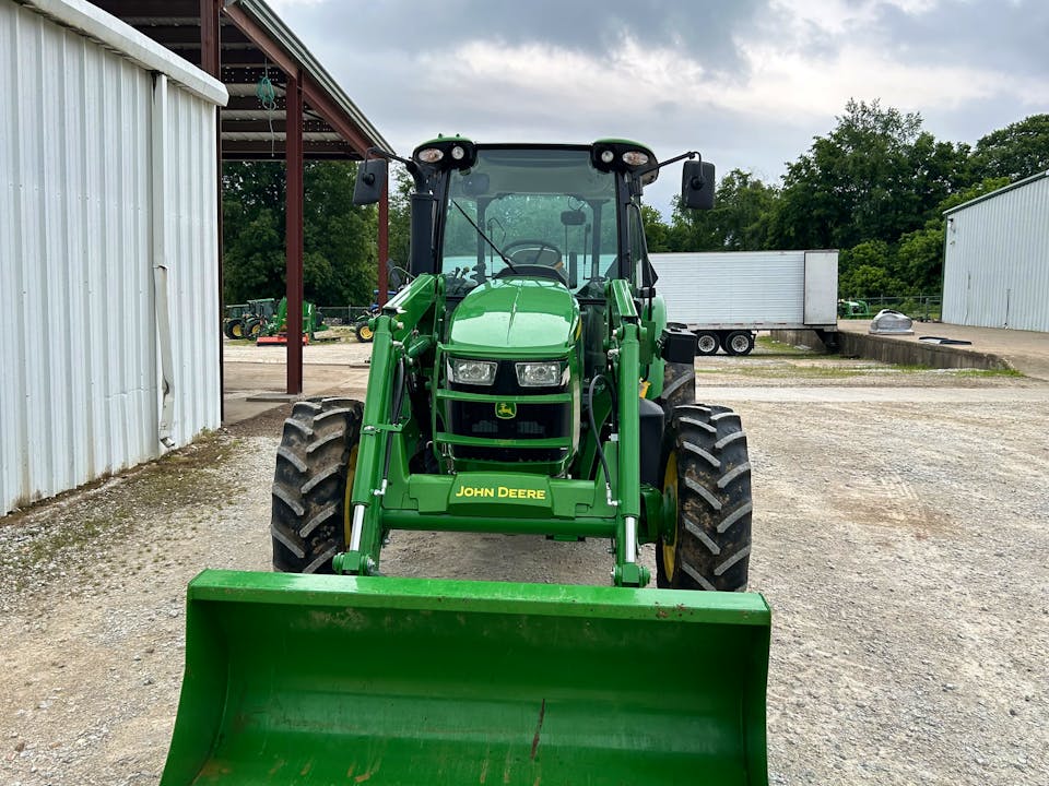 John Deere 5075M