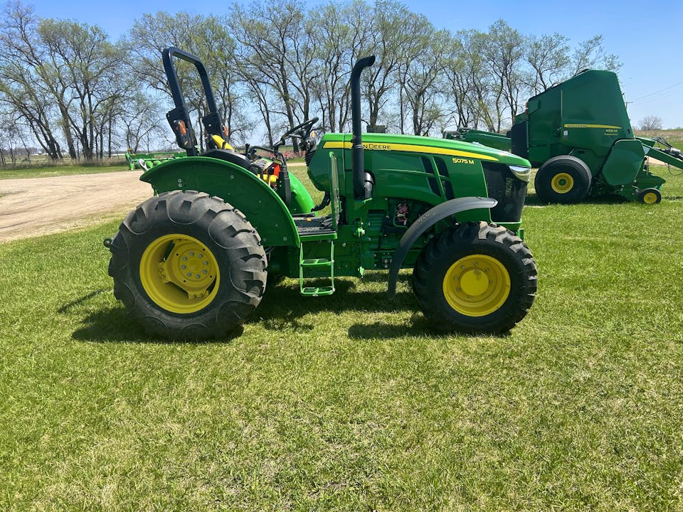 John Deere 5075M