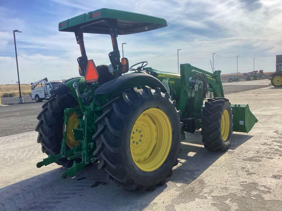John Deere 5075M