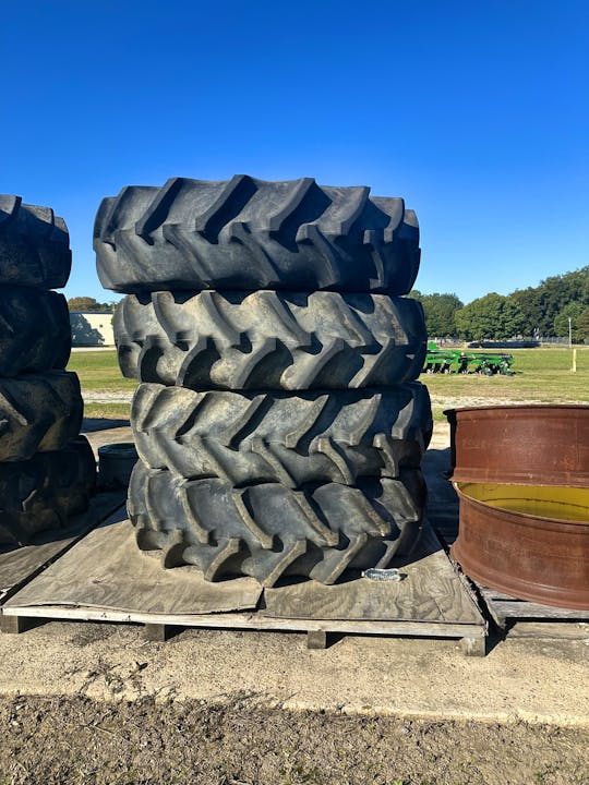 John Deere 520/85/R42 DUALS