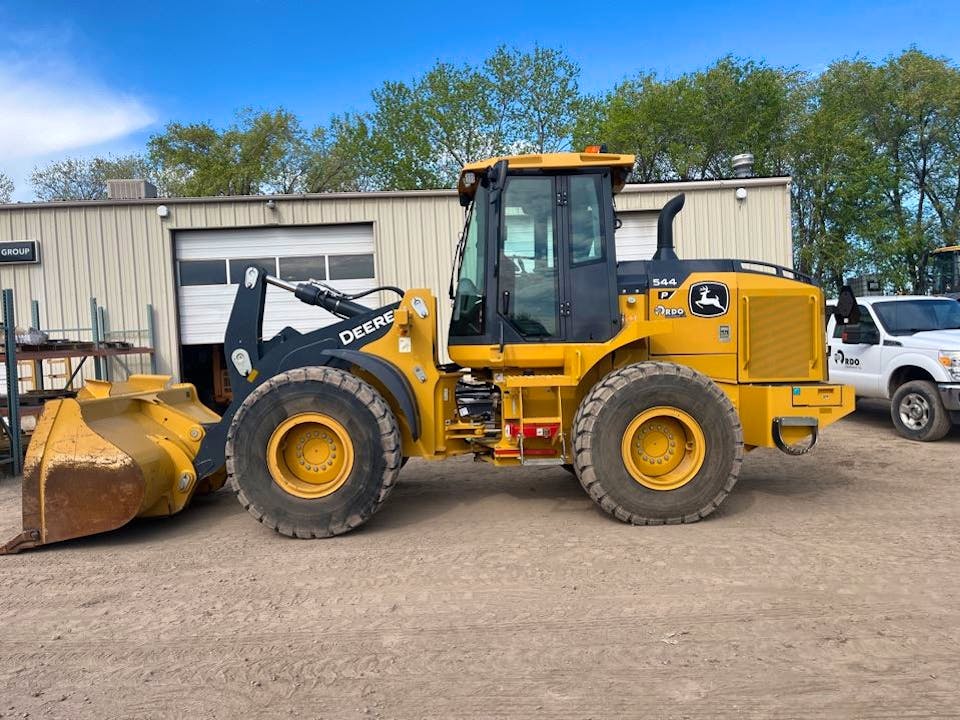 John Deere 544P