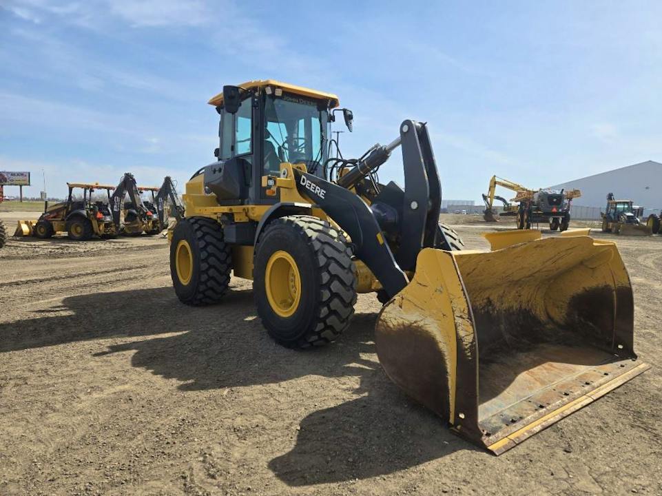 John Deere 544P
