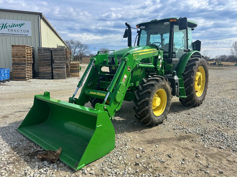 John Deere 6105E