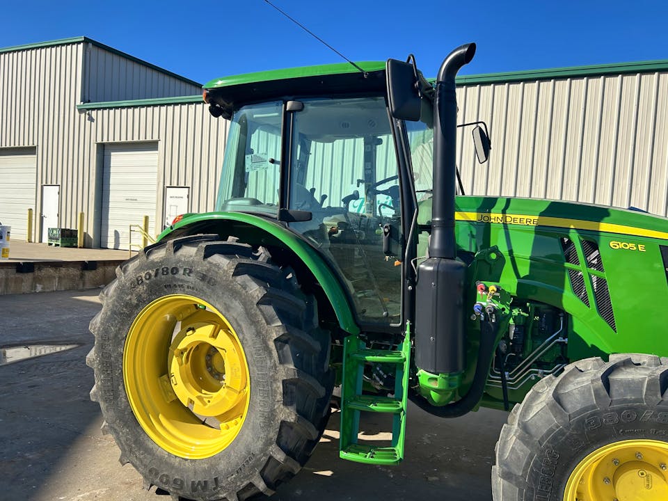 John Deere 6105E