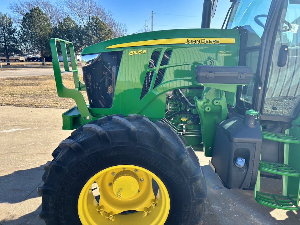 John Deere 6105E
