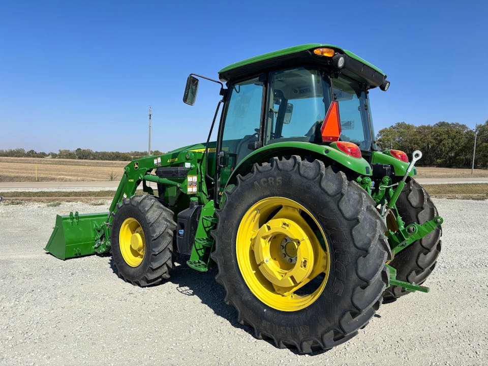 John Deere 6105E