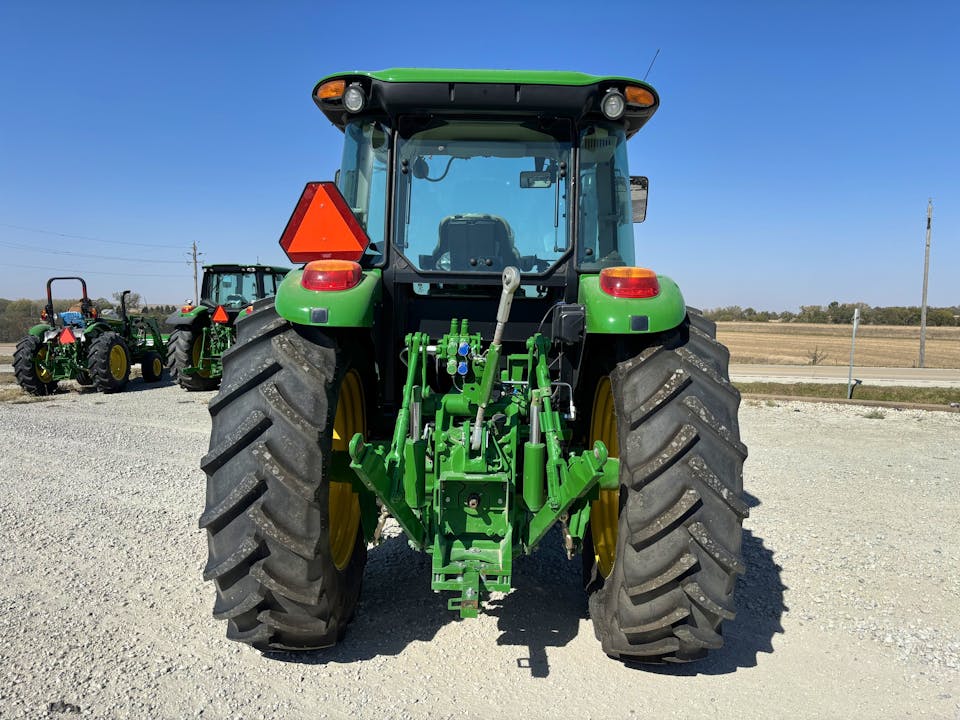 John Deere 6105E