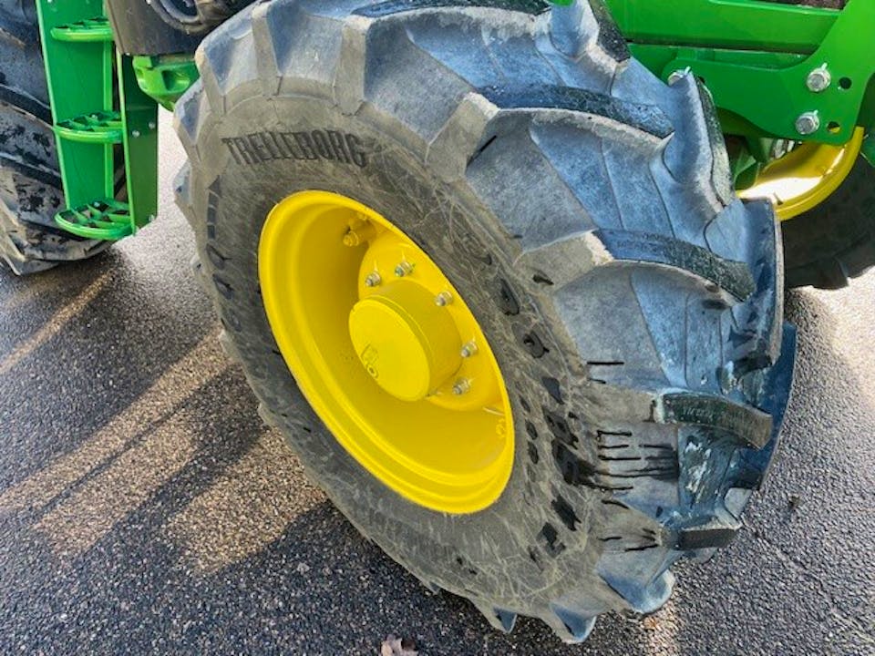 John Deere 6120E