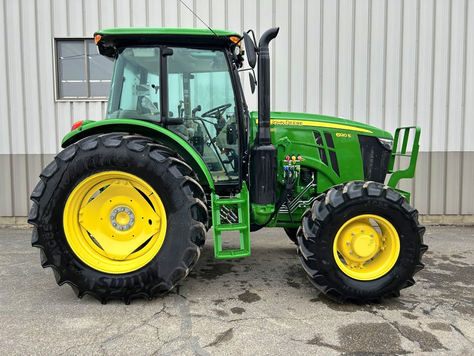 John Deere 6120E