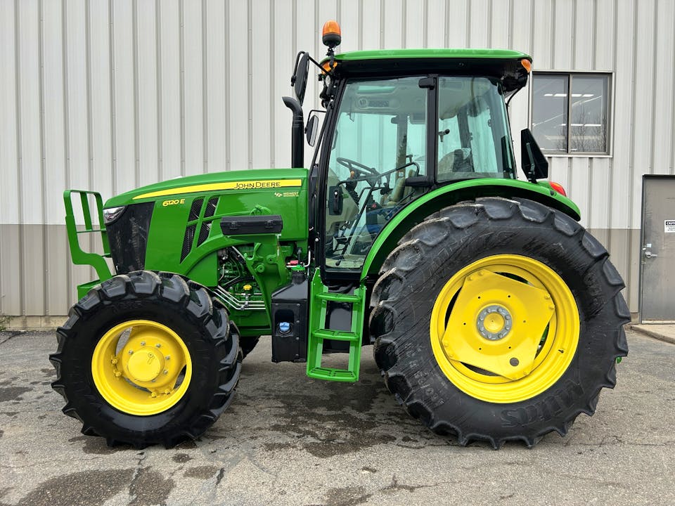 John Deere 6120E