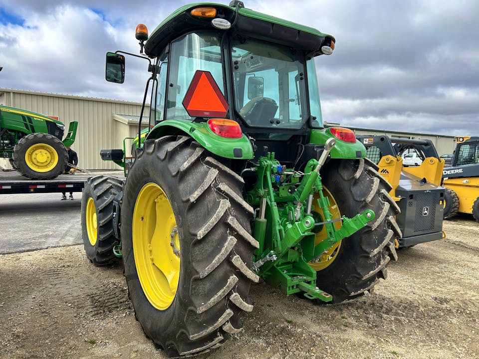John Deere 6120E