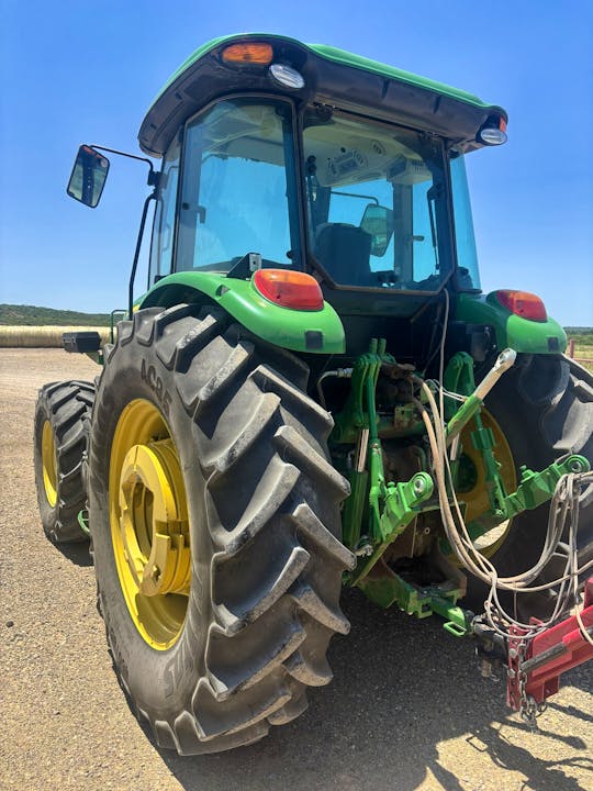 John Deere 6120E Cab