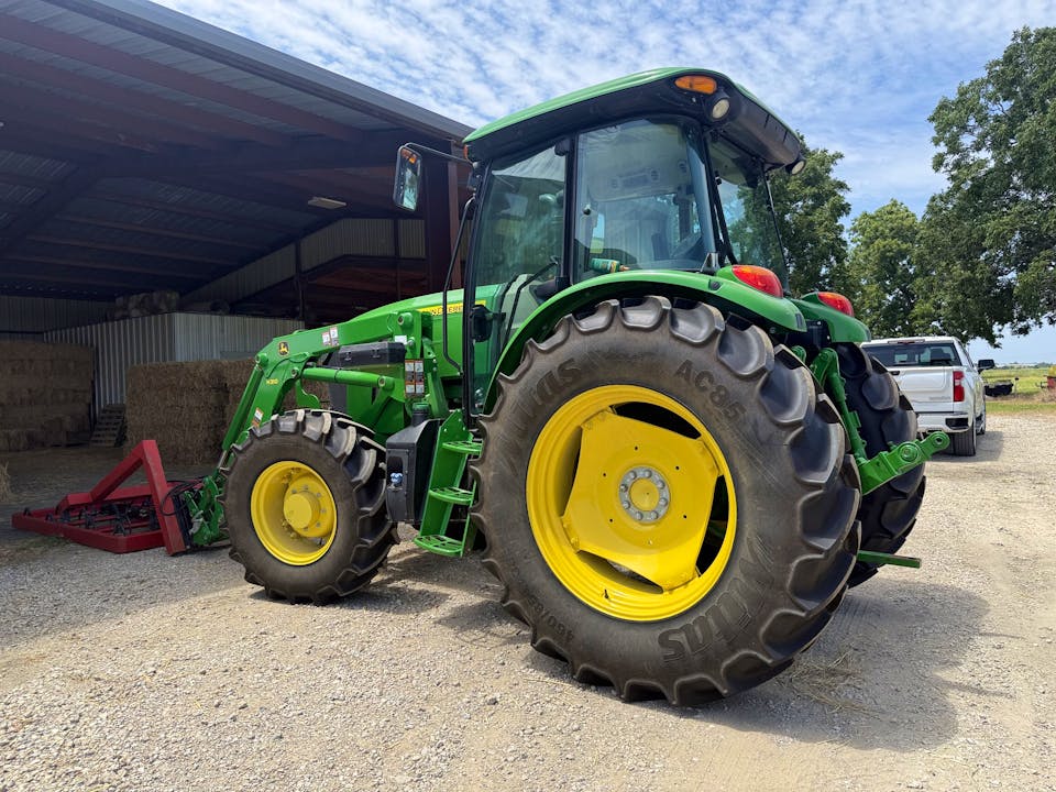 John Deere 6120E Cab