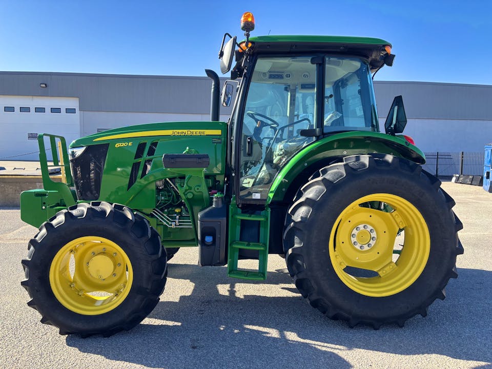 John Deere 6120E Cab