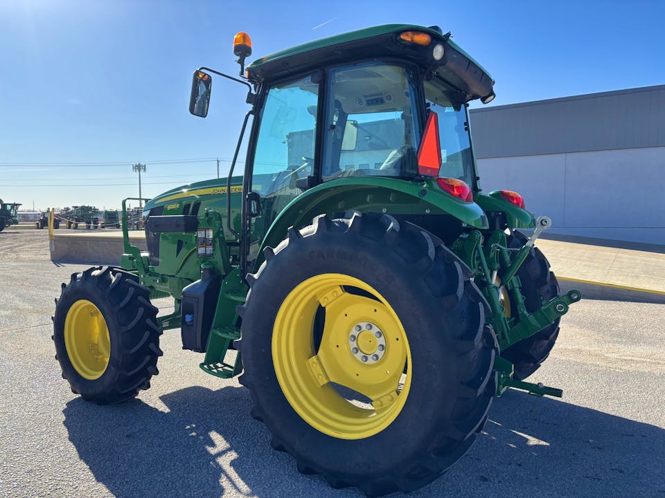 John Deere 6120E Cab