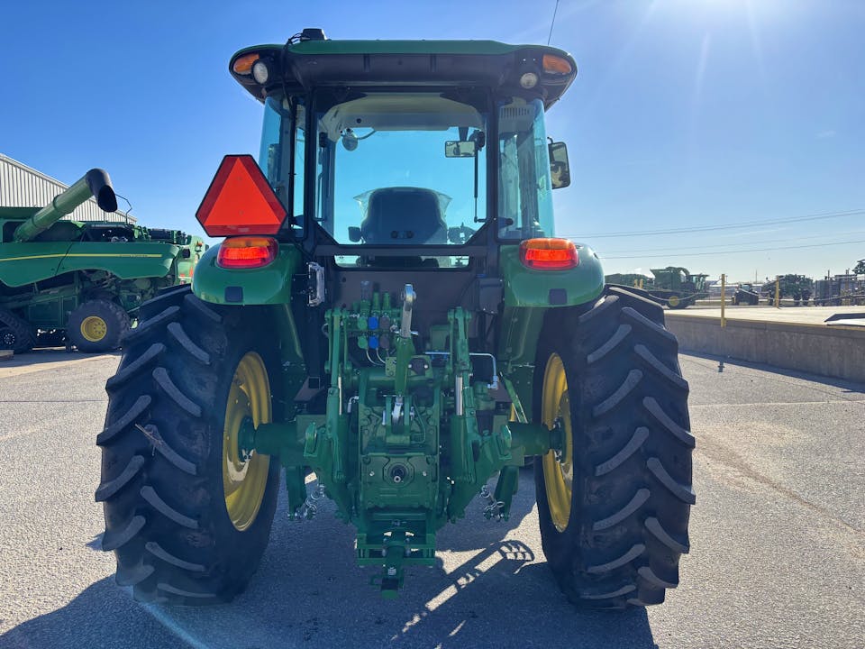 John Deere 6120E Cab