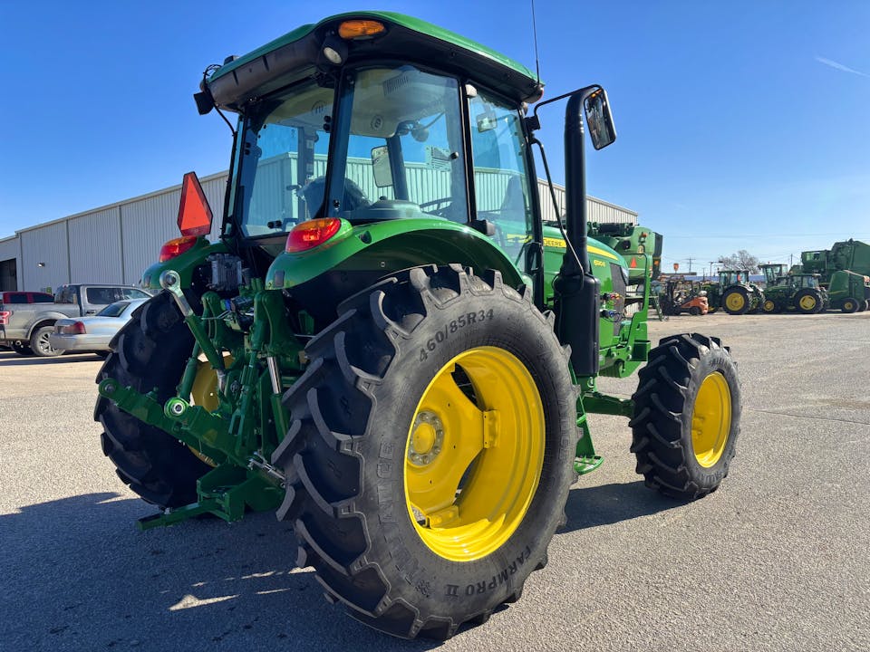 John Deere 6120E Cab