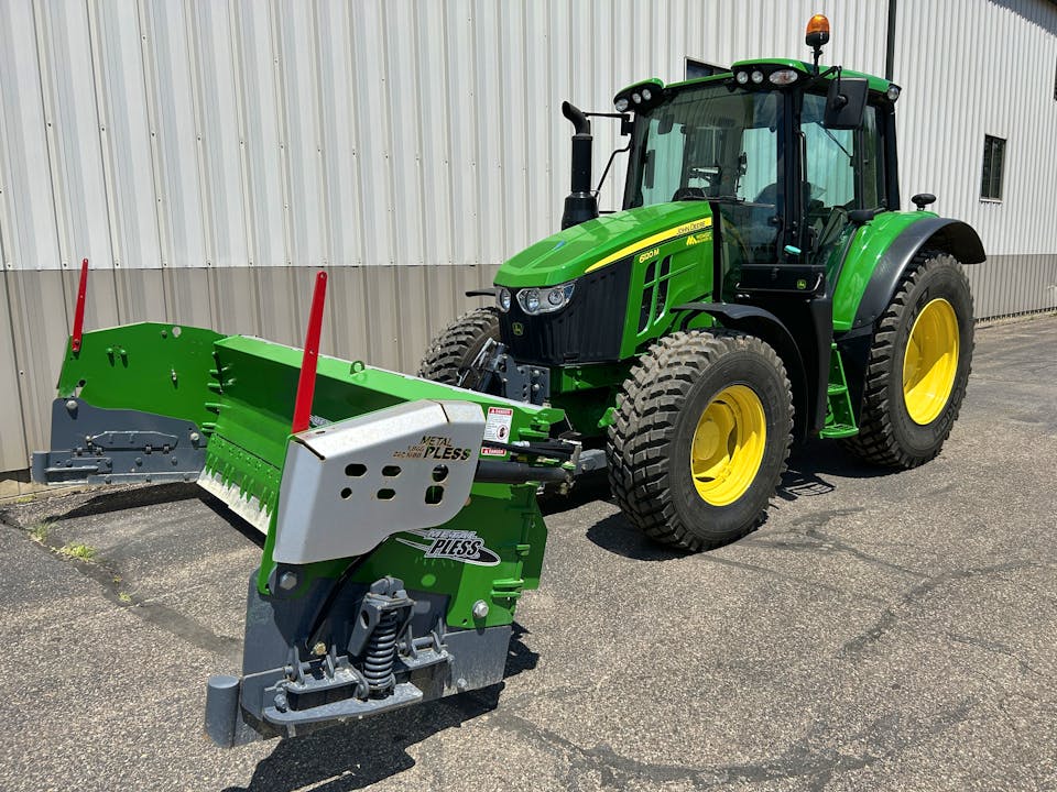 John Deere 6120M