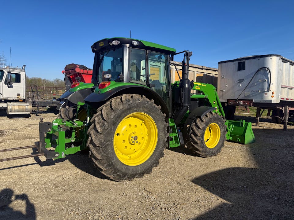 John Deere 6120M