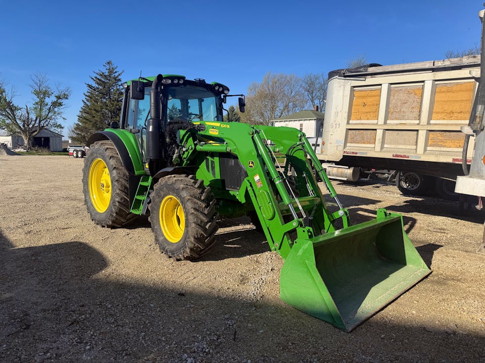 John Deere 6120M