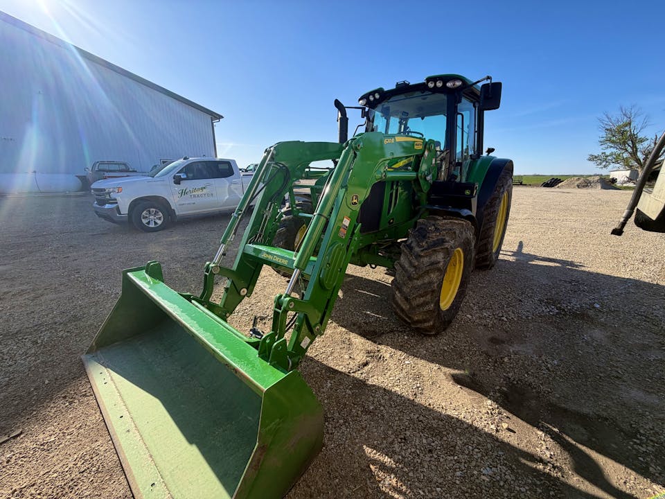 John Deere 6120M